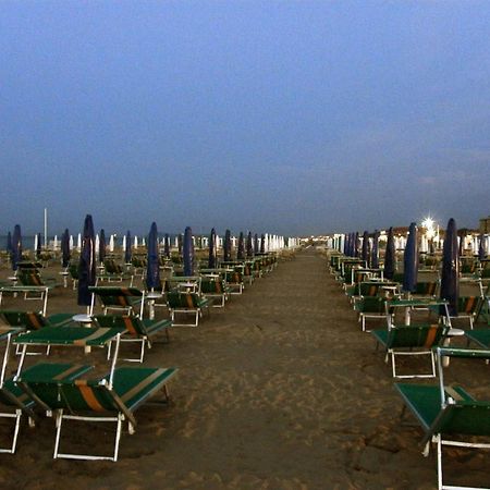 Hotel Giumer Rimini Exterior photo
