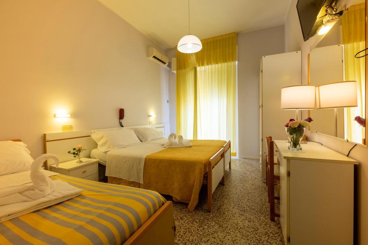 Hotel Giumer Rimini Exterior photo