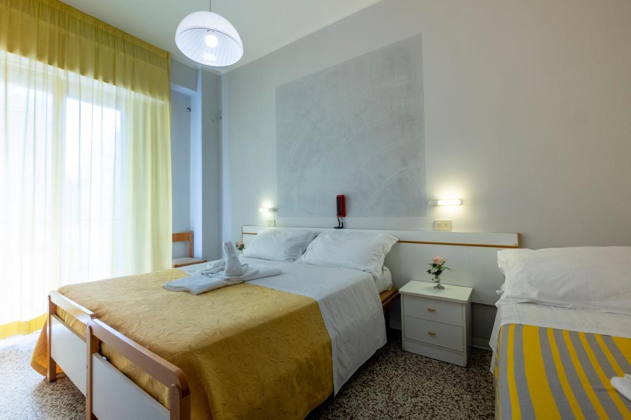 Hotel Giumer Rimini Exterior photo