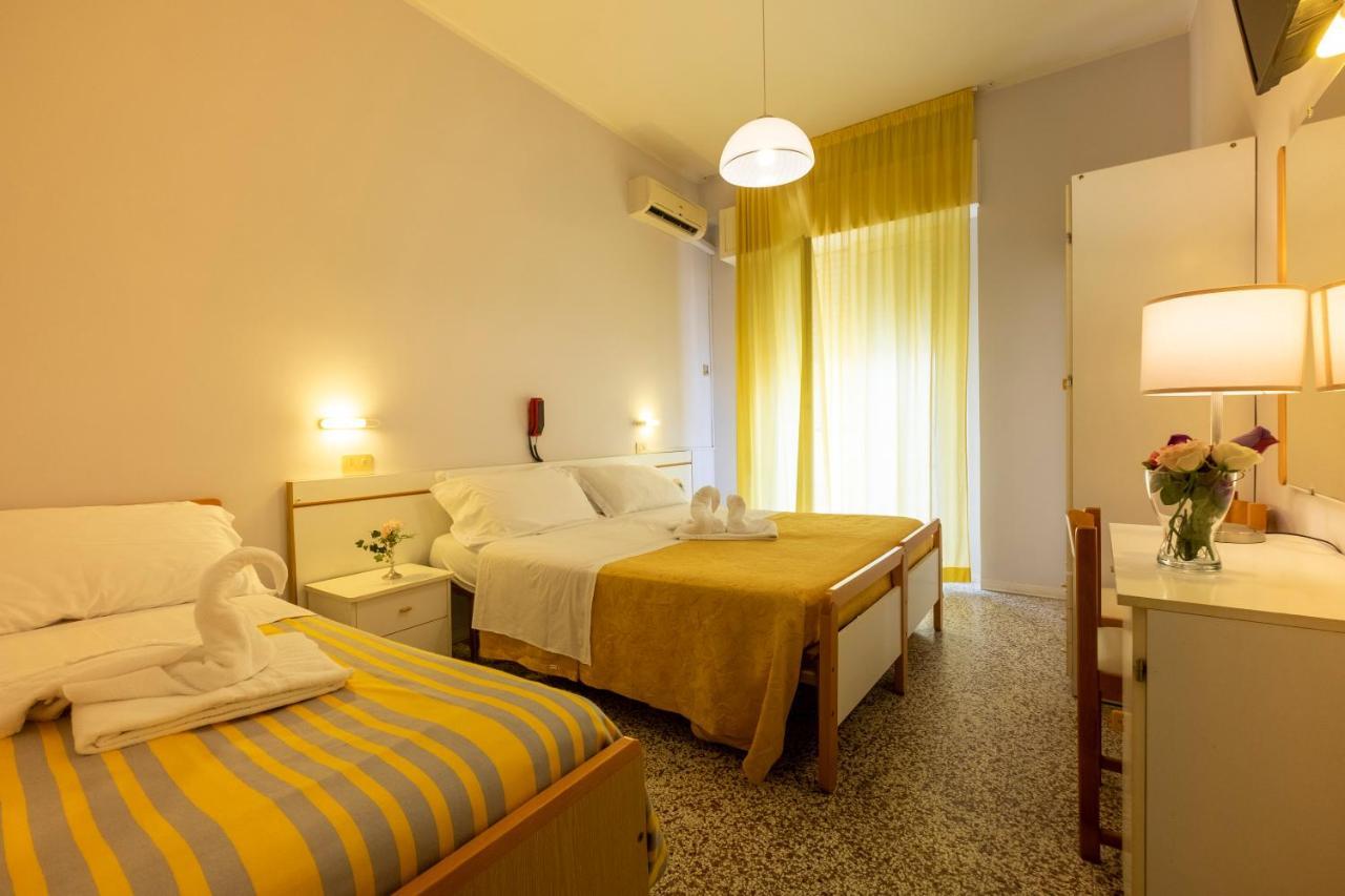 Hotel Giumer Rimini Exterior photo