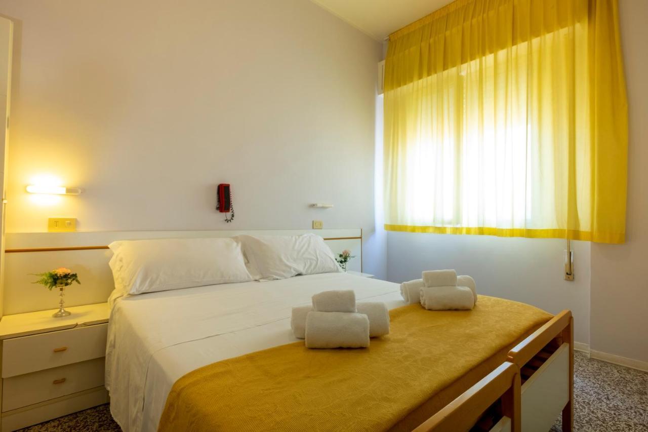 Hotel Giumer Rimini Exterior photo
