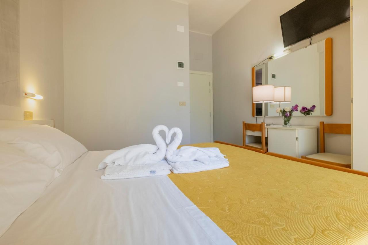 Hotel Giumer Rimini Exterior photo