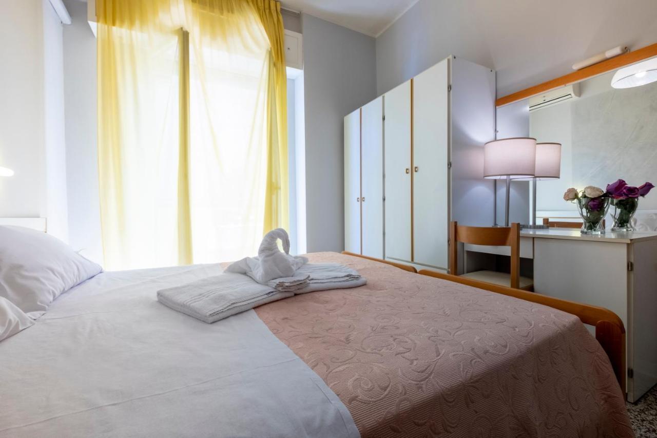 Hotel Giumer Rimini Exterior photo