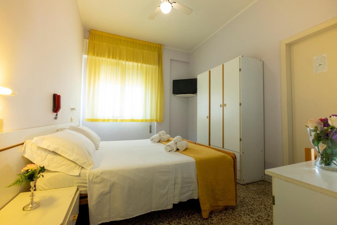 Hotel Giumer Rimini Exterior photo