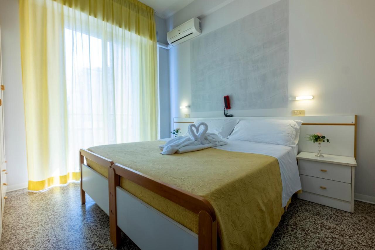 Hotel Giumer Rimini Exterior photo