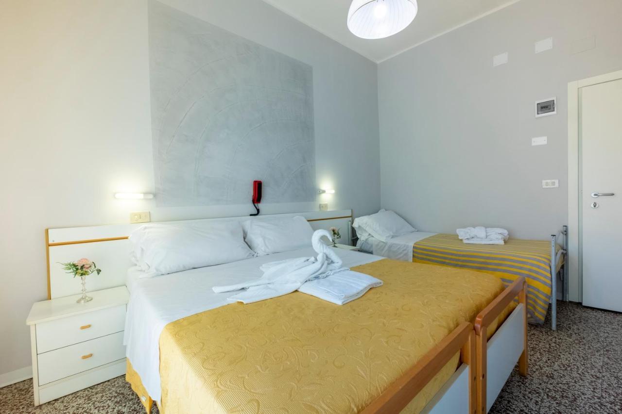Hotel Giumer Rimini Exterior photo