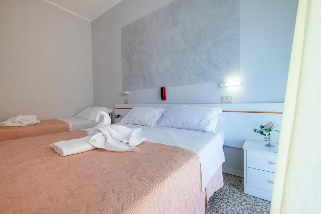Hotel Giumer Rimini Exterior photo