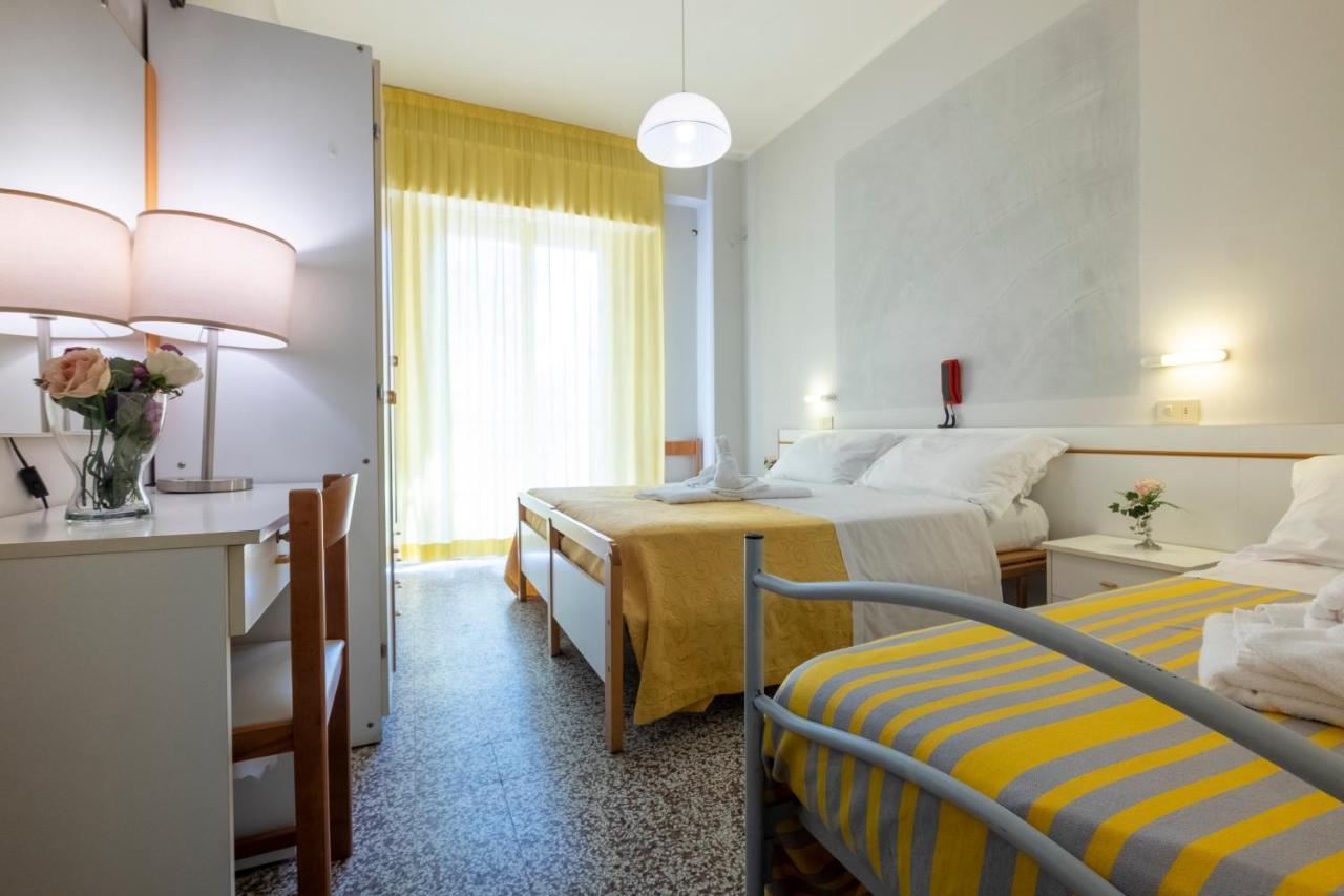 Hotel Giumer Rimini Exterior photo