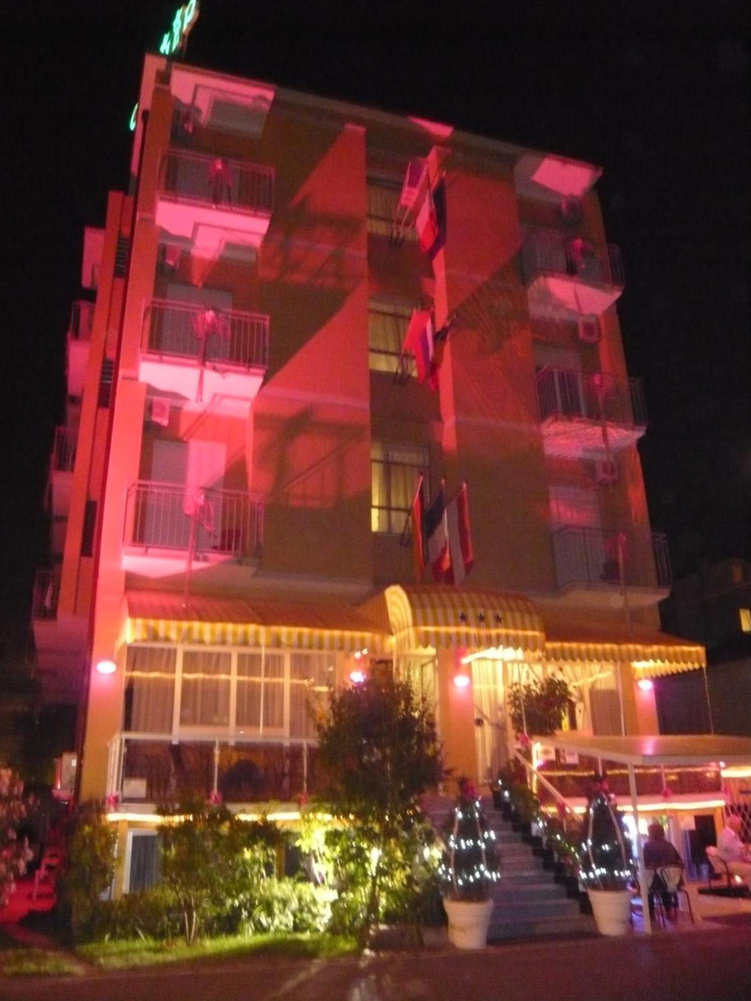 Hotel Giumer Rimini Exterior photo